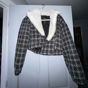 Cropped detailed jacket with fur